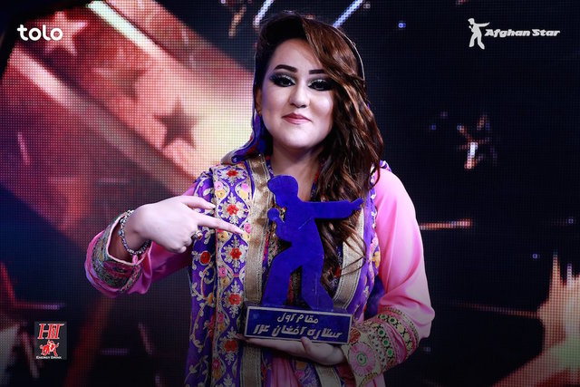 HISTORIC WIN. Zahra Elham becomes the first woman to win 'Afghan Star.' Photo from Twitter.com/Afghan_Star 
