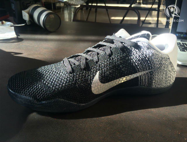 kobe bryant white and black shoes