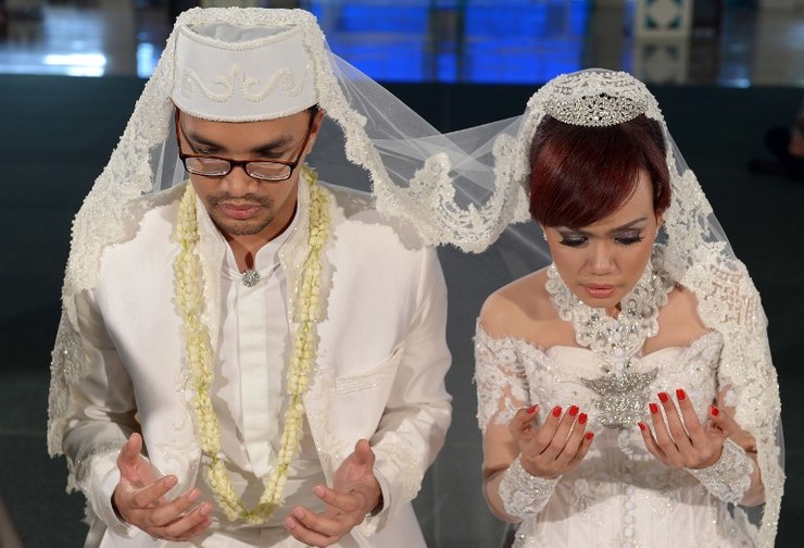 68282 Debate Interfaith Marriages Resurfaces Indonesia