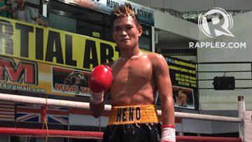 BATTLE OF UNBEATENS. Edward "Fighting" Heno put the final touches on his knockout win over Cris Ganoza with a leaping right uppercut which looks pulled from Prince Naseem Hamed's strategy guide. Photo by Ryan Songalia/Rappler  