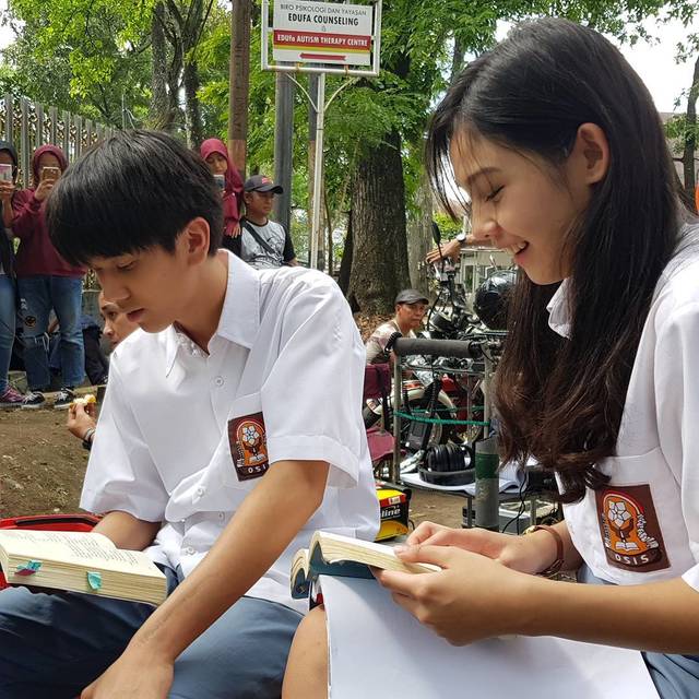 FOTO Kebersamaan Iqbaal dan Vanesha saat syuting Dilan  