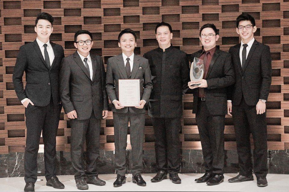 YOUNG SCIENTISTS. Student inventors from St Louis University show their Business and Idea Development Award for inventing "Bio-Gab." Photo courtesy of John Cyril Paco 
