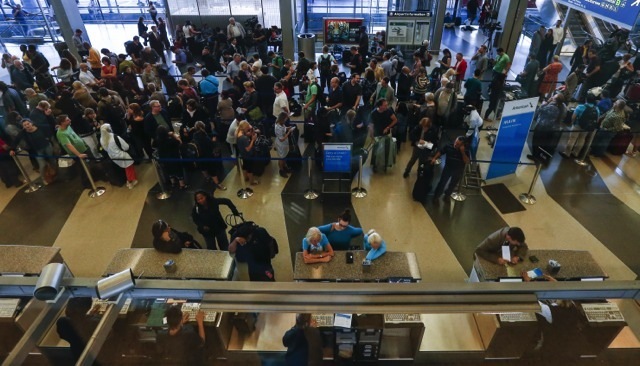 US flight chaos after Chicago air -traffic control arson