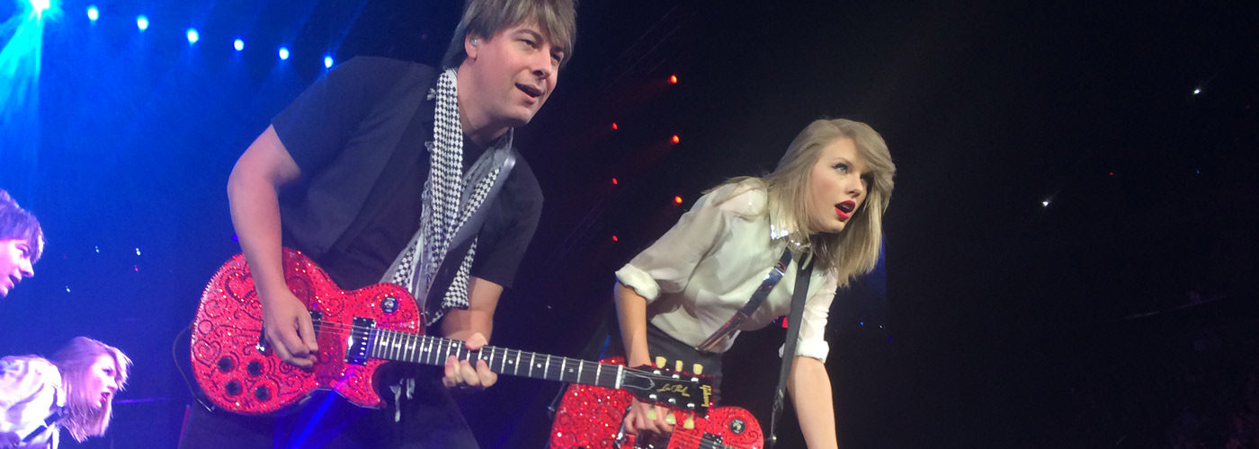 In Photos Taylor Swifts Fabulous Red Manila Concert