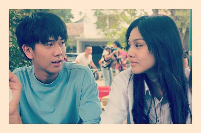 FOTO: Kebersamaan Iqbaal dan Vanesha saat syuting 'Dilan'