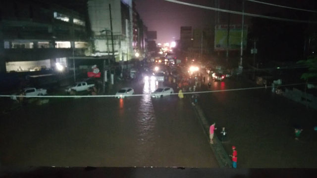 Thousands stranded as flash floods hit Cagayan de Oro