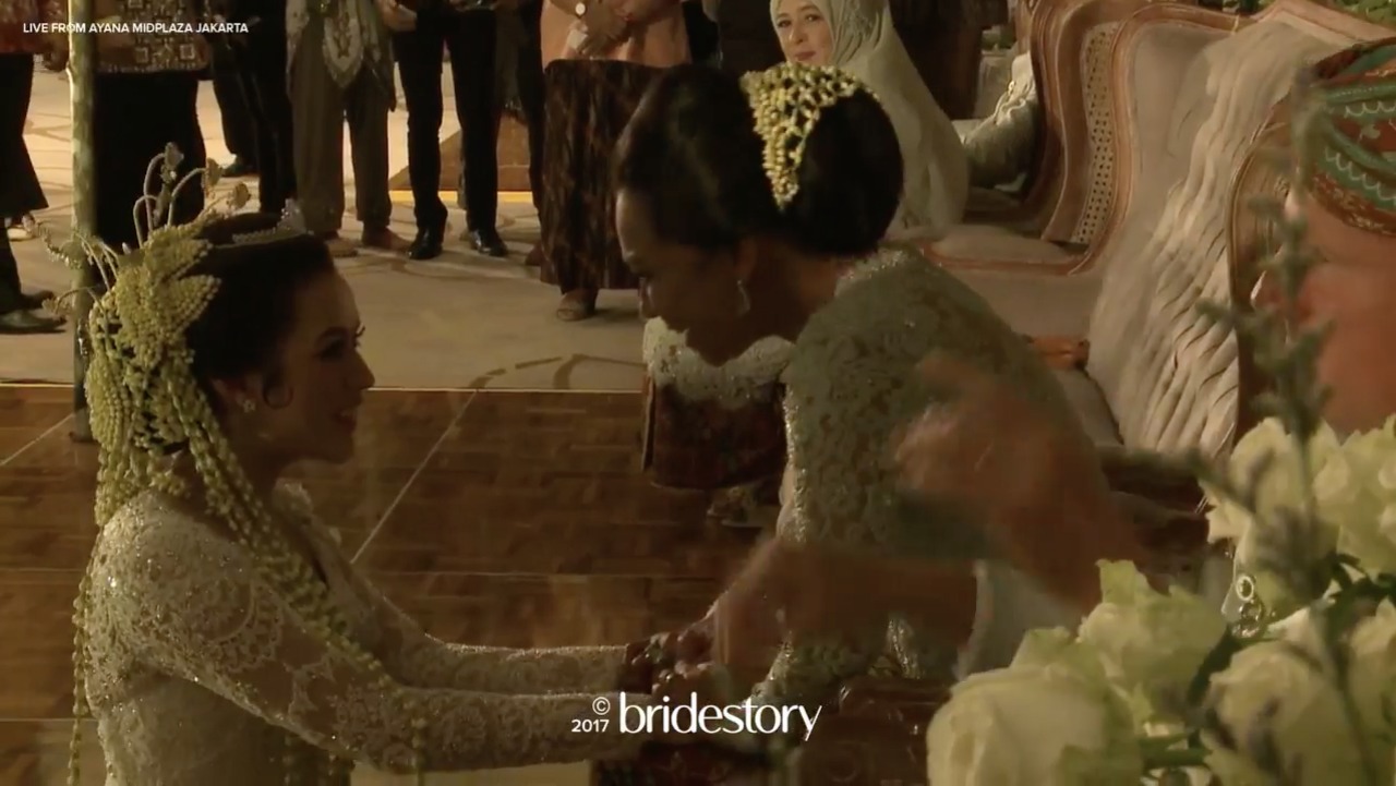 FOTO: Prosesi adat Sunda pernikahan Raisa dan Hamish Daud