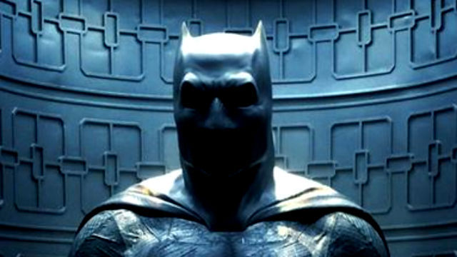 Check out this new picture of Ben Affleck's 'Batman v Superman' Batsuit