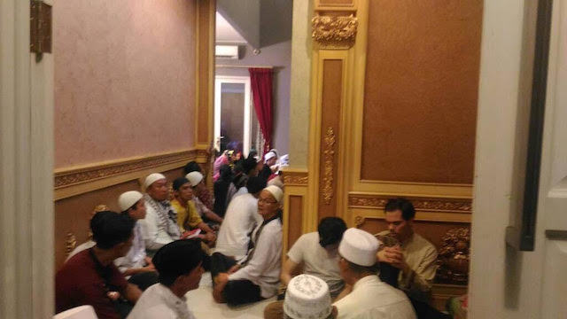 Banyak doa dan cinta di acara tujuh harian Julia Perez