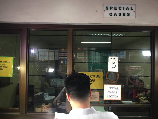 PETITION FOR REVIEW. Rappler's counsel from the firm ACCRALAW files the petition for review before the Court of Appeals on January 29, 2018. Photo by Lian Buan/Rappler  