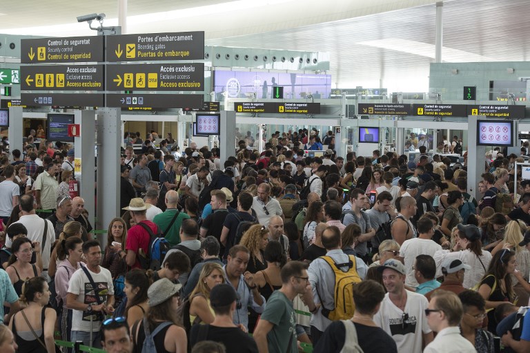 Long queues at Barcelona airport as security guards strike