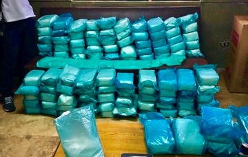 Police And Philippine Drug Enforcementcy Operatives Seize Packs Of Suspected Shabu From Police And Philippine Drug Enforcementcy Operatives Seize Packs Of Suspected Shabu From