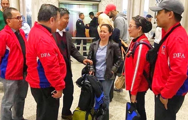 EVACUATION. A team from the Philippines' Department of Foreign Affairs assists an OFW who has asked to be repatriated to the Philippines from Libya. Photo from the Facebook page of Elmer Cato