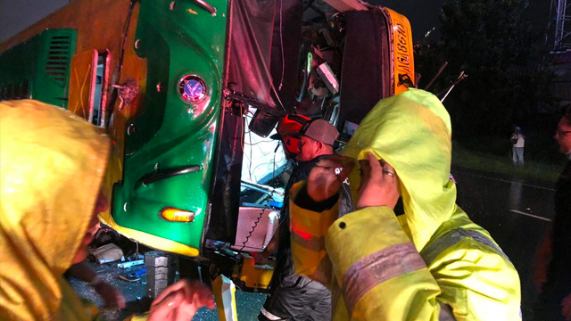 FATAL. A passenger bus figures in a deadly crash along NLEX. Photo from the Philippine Red Cross' Twitter account 