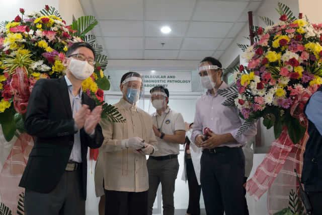 NEW TEST INSTALLATION. Chinese Ambassador Tan QingSheng, Philippine Health Secretary Francisco Duque III, Cabinet Secretary Karlo Nograles and Vice President of Asia Development Bank Ahmed Saeed attended the inauguration of the new coronavirus testing laboratory in San Fernando, Pampanga, the May 9, 2020. Photo courtesy of the Chinese Embassy Facebook Page 