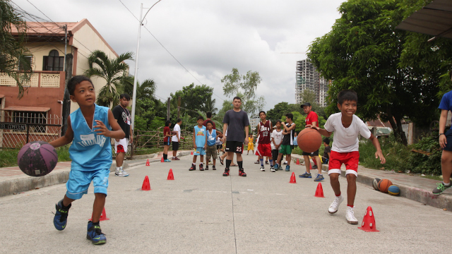 TEAMWORK. Youth Sports Advocacy coaches hold basketball drills for children. Photo courtesy of YSA 
