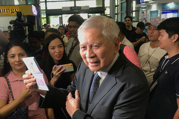 Dfa Diplomatic Passport Application Form, Diplomatic Passport Former Foreign Affairs Secretary Albert Del Rosario Shows His Diplomatic Passport To The, Dfa Diplomatic Passport Application Form