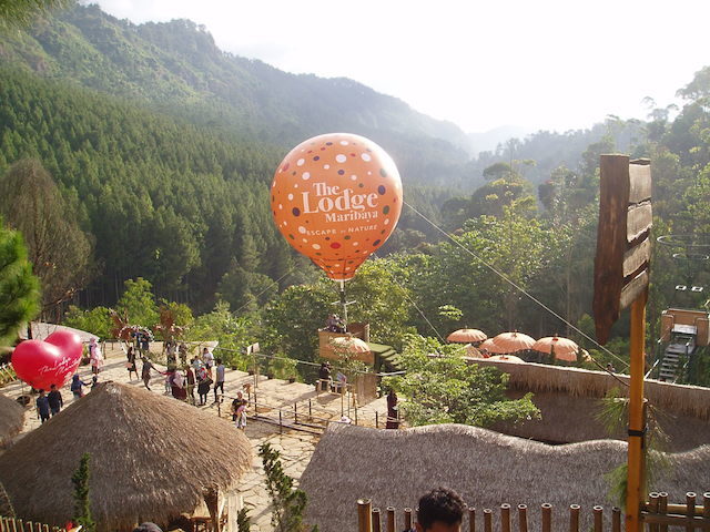 WAHANA FOTO. Salah satu wahana foto di The Lodge Maribaya, Hot Air Baloon. Foto oleh Yulis Saputra/Rappler 