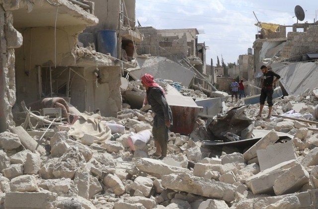 Syria escalates barrel bomb attacks as world attention shifts