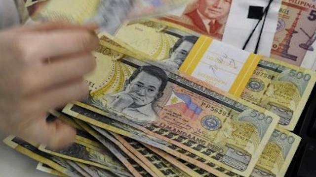 SAFE CHOICE. While investor sentiment towards cash fell, cash still ranks as the most preferred asset class, according to the latest Manulife survey. File photo by AFP 