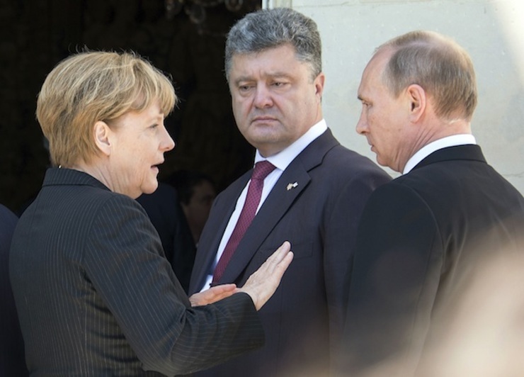 Merkel Presses Putin, Ukraine Leader On Peace Efforts