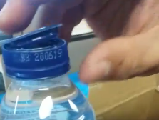Kejanggalan tutup  botol  Aqua 330 ml Aqua Masih diinvestigasi