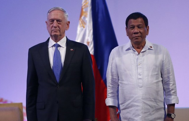 PARTNERS. US Defense Secretary James Mattis (left) and President Rodrigo Duterte during the 11th Association of Southeast Asian Nations (ASEAN) Defense Ministers' Meeting (ADMM) and 4th ADMM-Plus, in Clark, Pampanga. Photo by Dondi Tawatao/AFP 