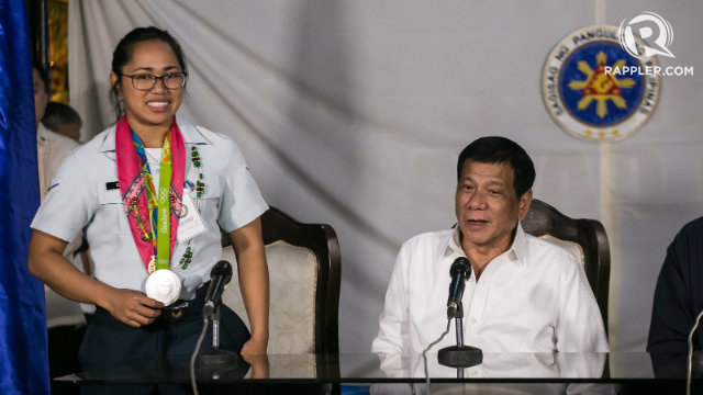 COURTESY CALL. Olympic silver medalist Hidilyn Diaz (L) meets with President Rodrigo Duterte (R) after arriving in the Philippines from Brazil Thursday. Photo by Manman Dejeto    
