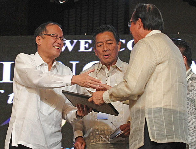 Business groups urge Aquino to act on 8-point economic reform
