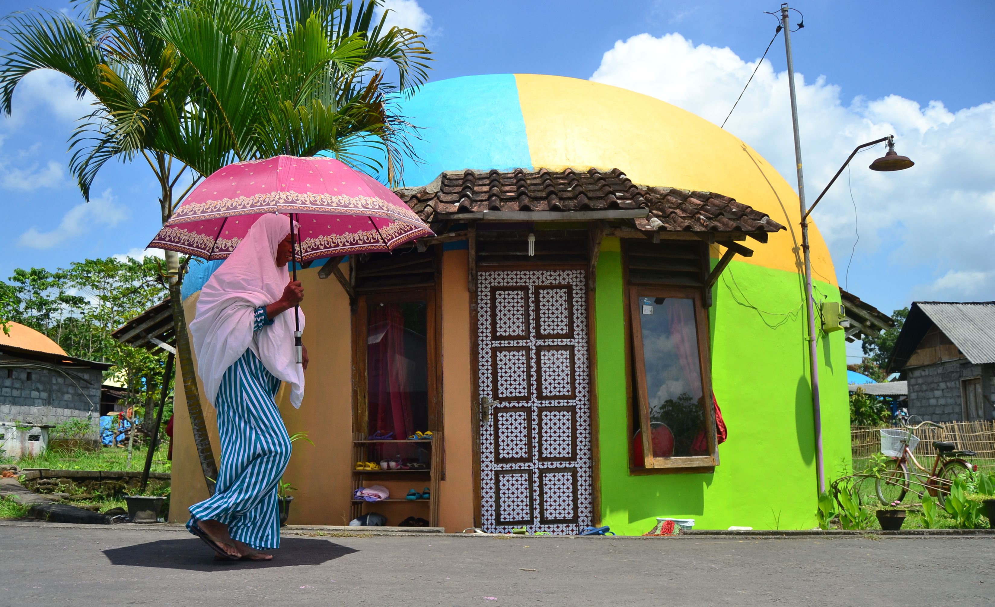 Suka Duka Warga Sleman Yang Tinggal Di Rumah Teletubbies