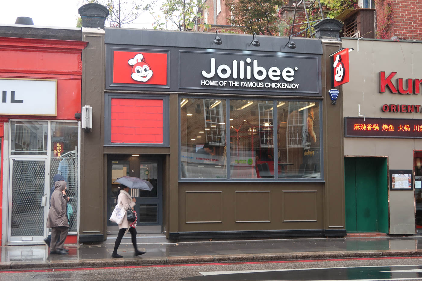 chickenjoy-power-jollibee-opens-first-store-in-the-uk