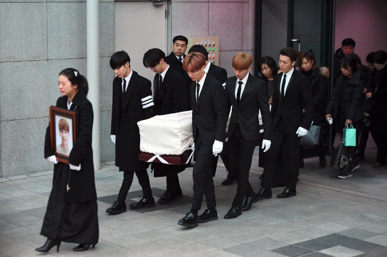 fans-mourn-death-of-28-year-old-k-pop-singer-goo-hara-youtube