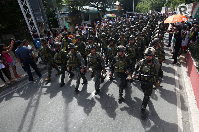 'TAGALIGTAS'. PNP SAF troopers deployed to Marawi City get a hero's welcome as they walk to Camp Bagong Diwa in Taguig City. File photo by Ben Nabong/Rappler 