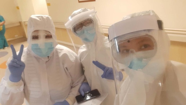 ON DUTY. Dr Mica Bastillo (R), with her colleagues at the hospital. Photo courtesy of Mica Bastillo  