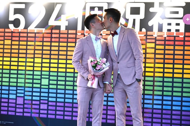 Taiwan Holds First Gay Marriages In Historic Day For Asia