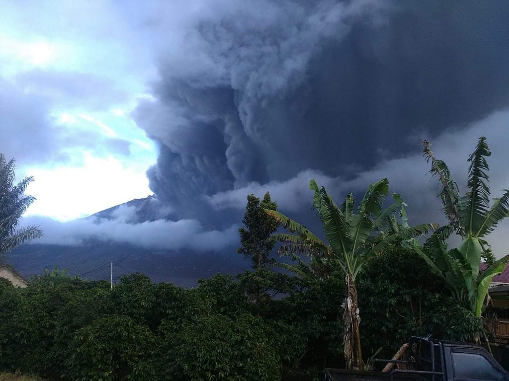 Indonesia's Mt. Sinabung spews massive smoke-and-ash column