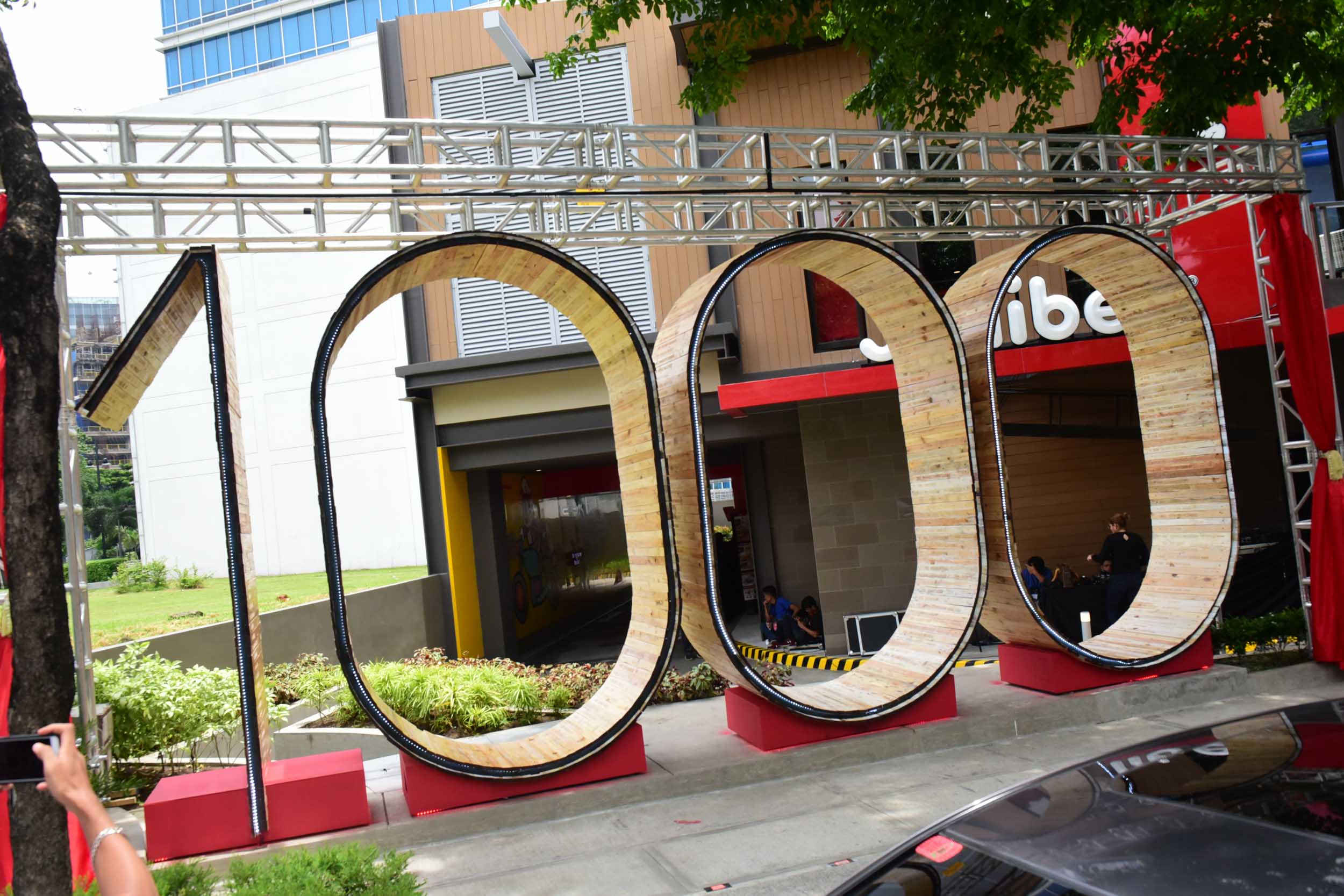 IN PHOTOS: Inside Jollibee's 1,000th store