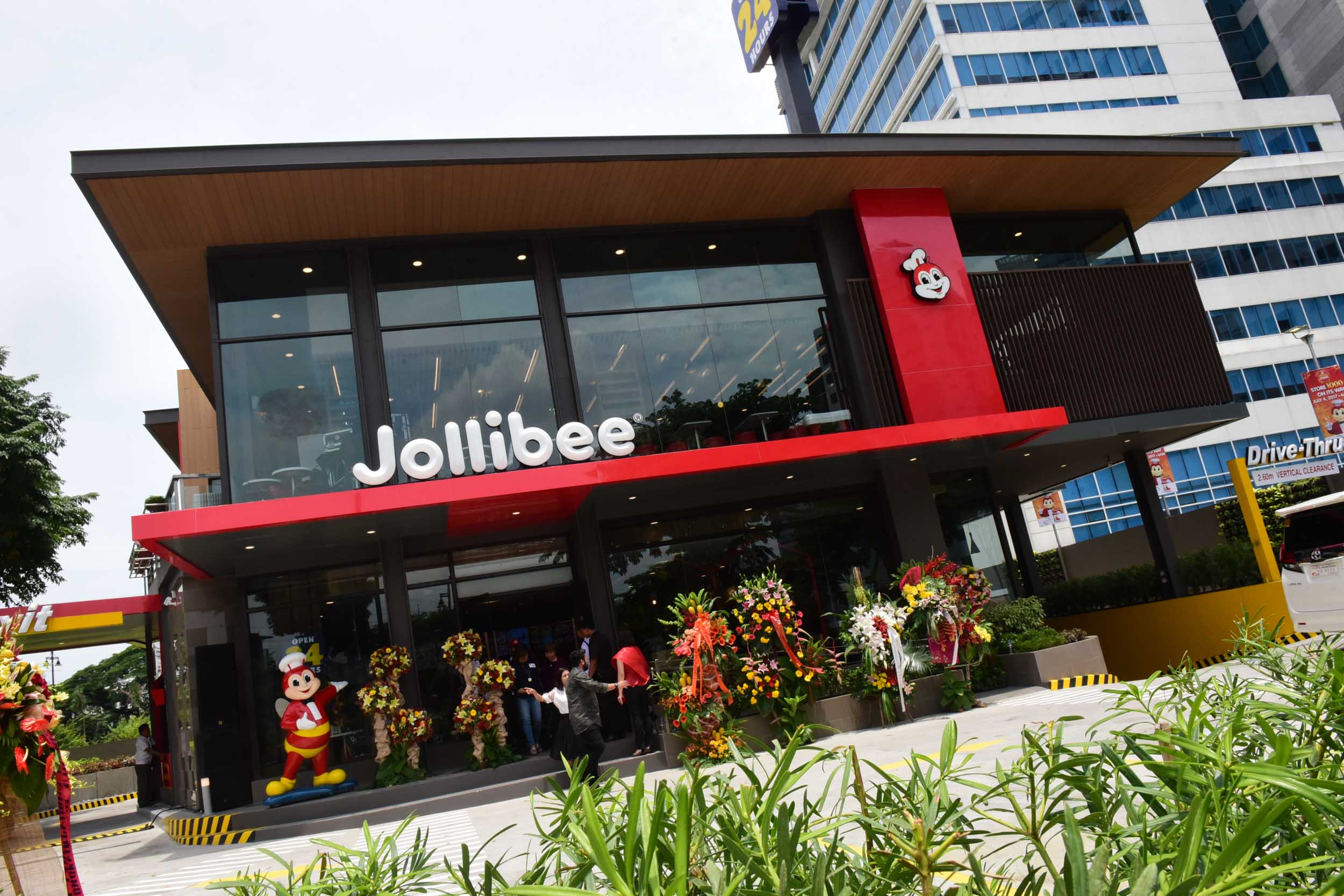 IN PHOTOS: Inside Jollibee's 1,000th store