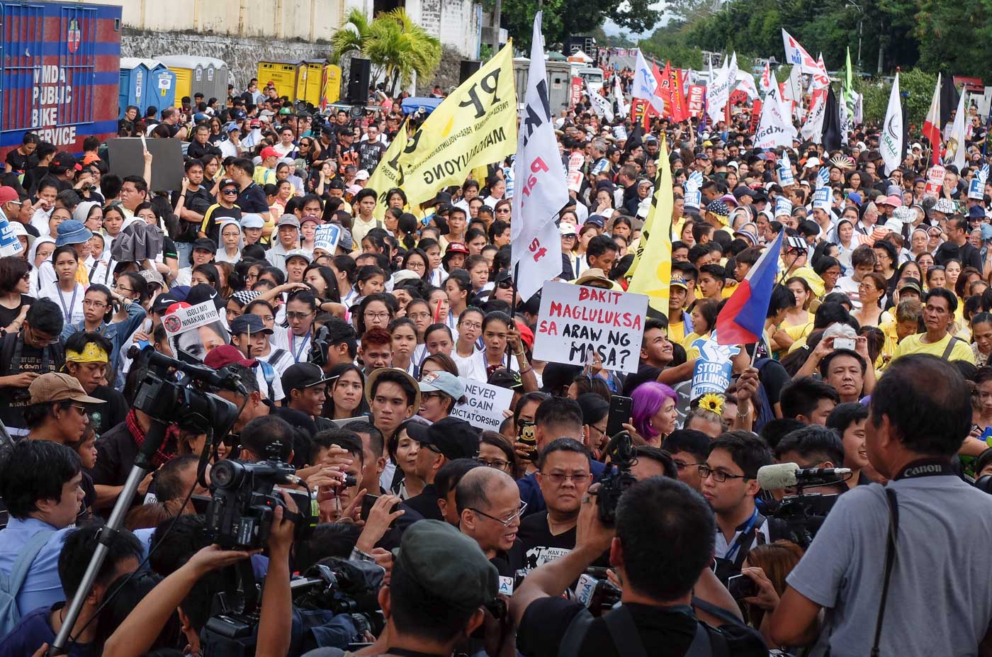 despite-silent-celebration-thousands-relive-spirit-of-edsa