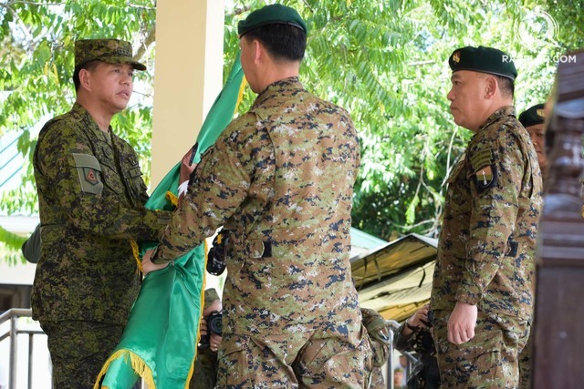 CHANGE OF COMMAND. Philippine Army chief Lieutenant General Rolando Bautista transfers the Socom flag from Pamonag to Evangelista. 