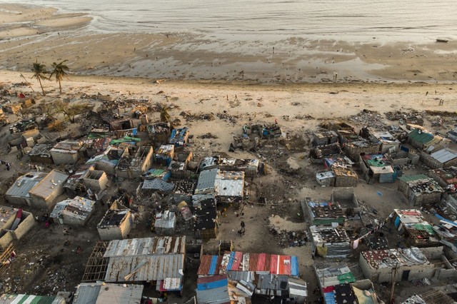 DESTRUCTION. In this file photo taken on April 01, 2019, debris and destroyed buildings which stood in the path of Cyclone Idai can be seen in this aerial photograph over the Praia Nova neighbourhood in Beira. File photo by Guillem Sartorio/AFP 