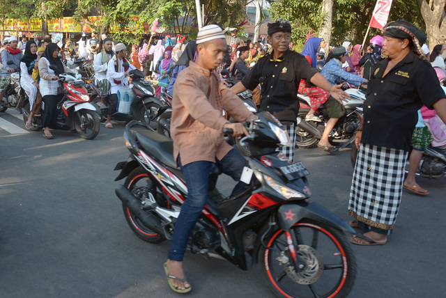 FOTO: Idul Adha dirayakan dengan khusyuk di Indonesia