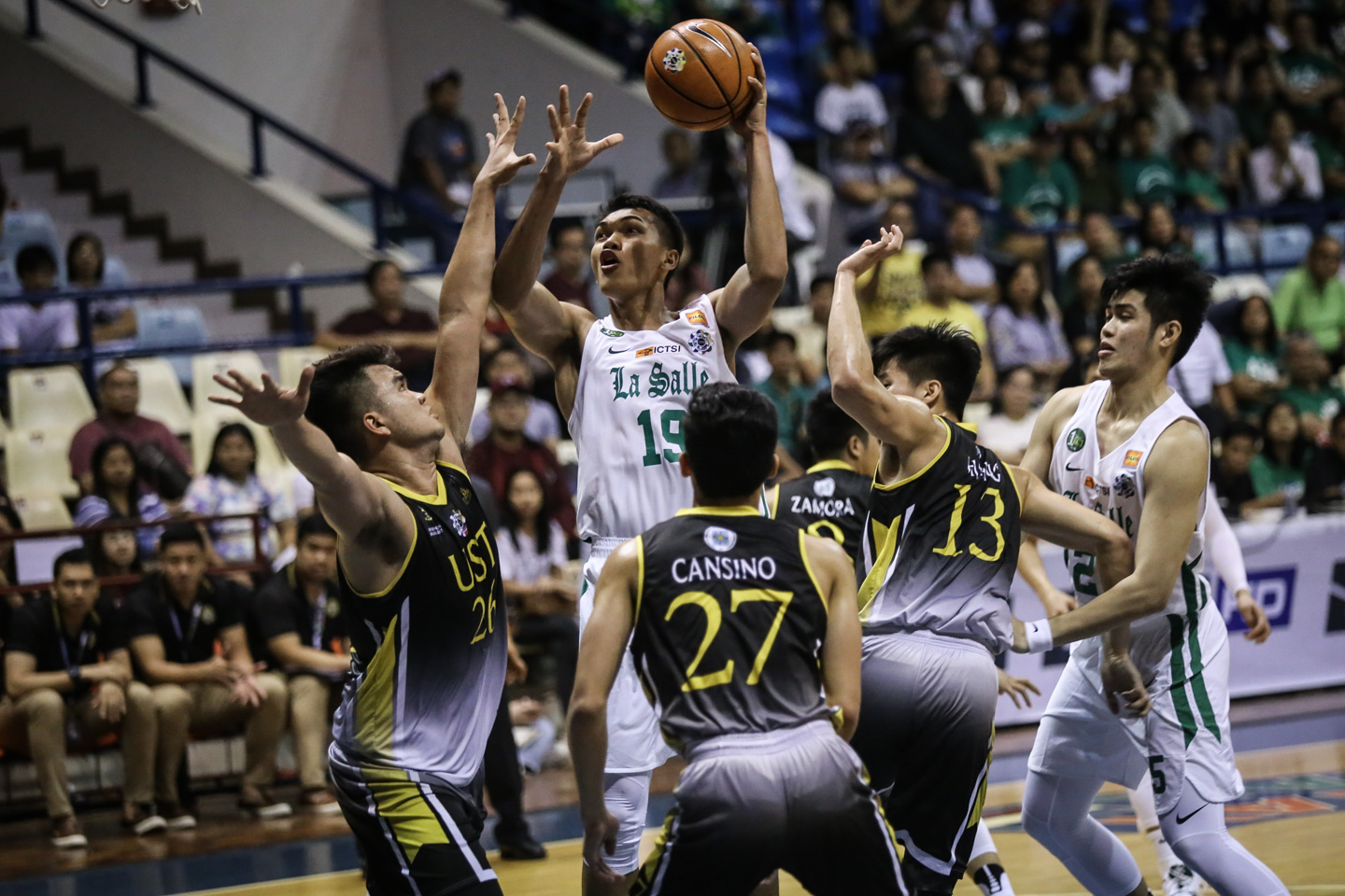 Durnham delivers as Meralco survives Phoenix