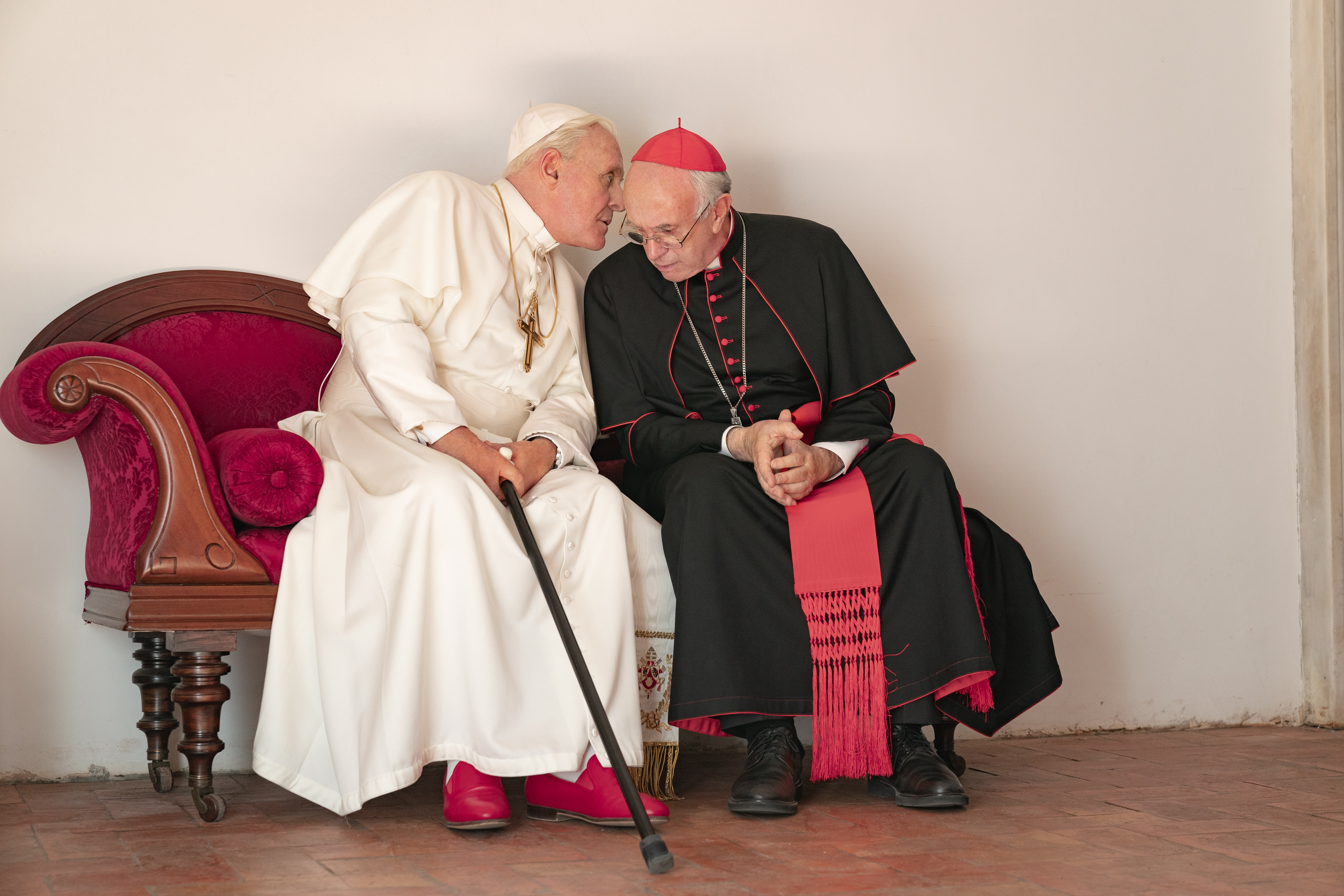 THE TWO POPES. Anthony Hopkins and Jonathan Pryce play the role of two modern popes – Pope Benedict and Pope Francis. Photo from Netflix 