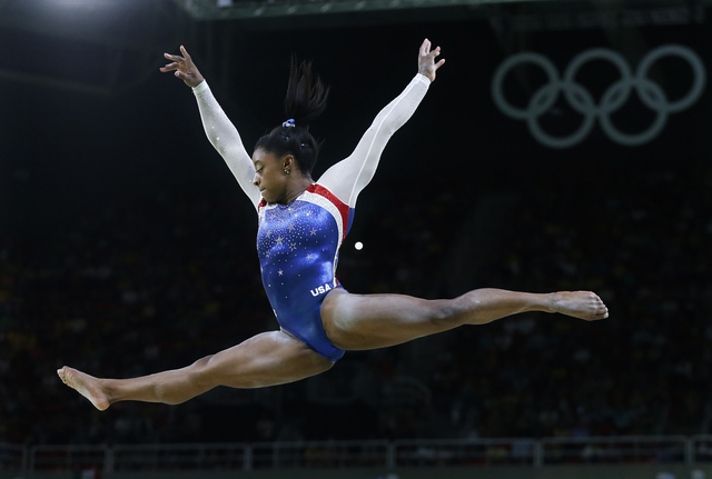  Atlet  AS Simone Biles rebut emas senam  artistik di 