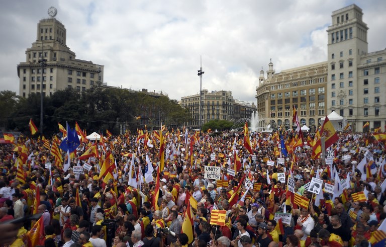 spain-marks-national-day-with-show-of-unity-in-catalan-crisis