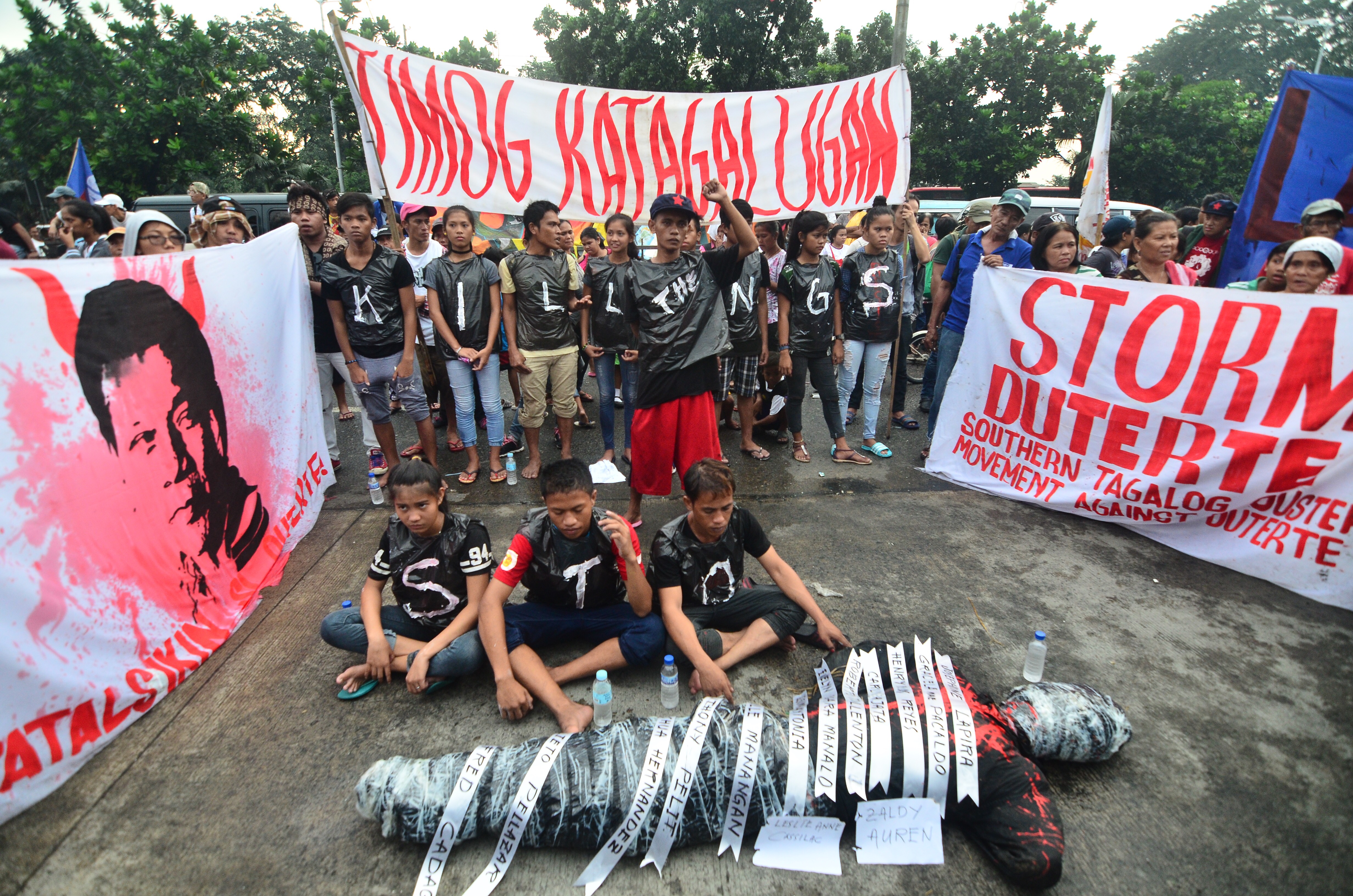 in-photos-on-human-rights-day-groups-urge-filipinos-to-fight-tyranny