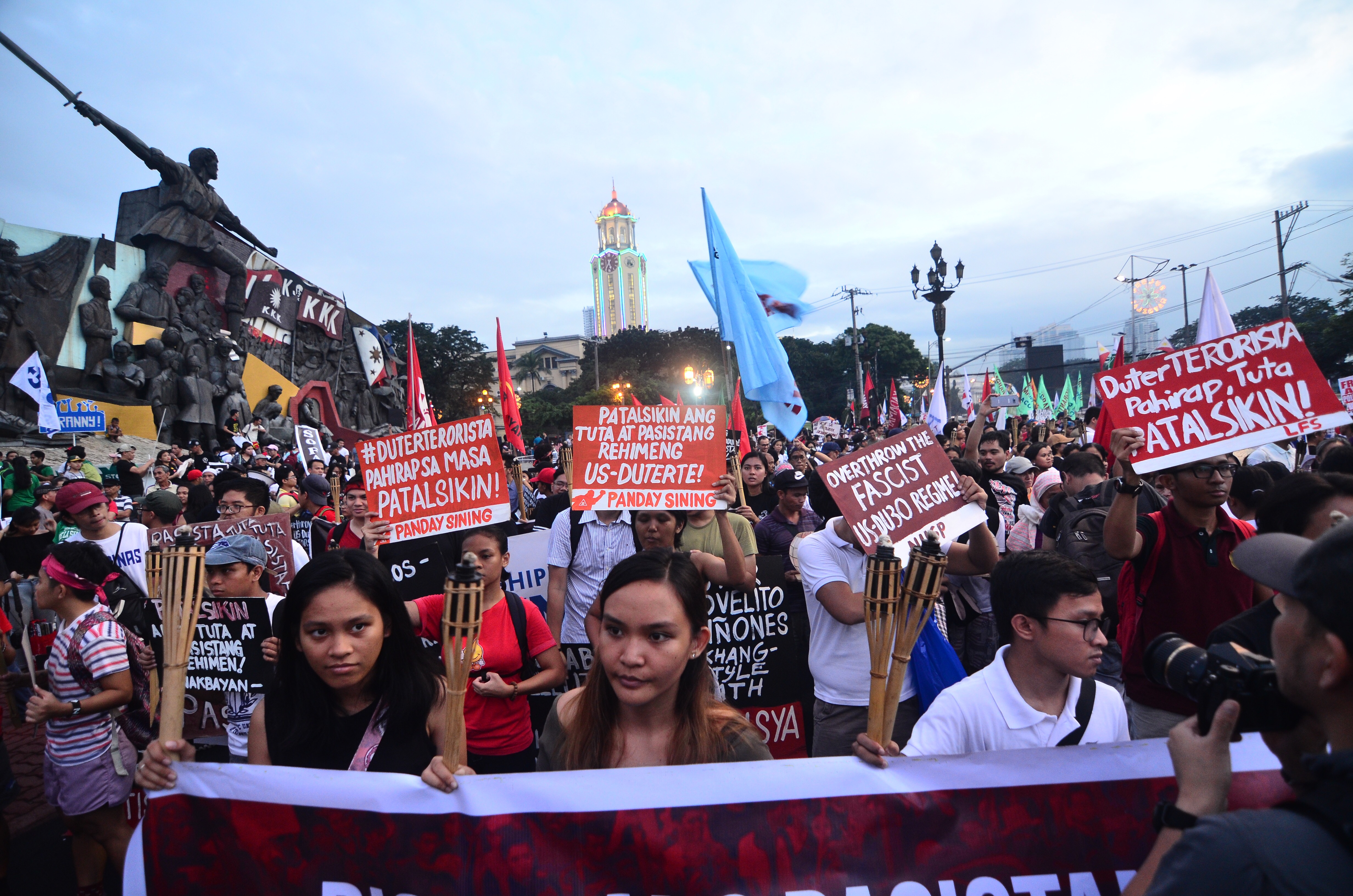 in-photos-on-human-rights-day-groups-urge-filipinos-to-fight-tyranny