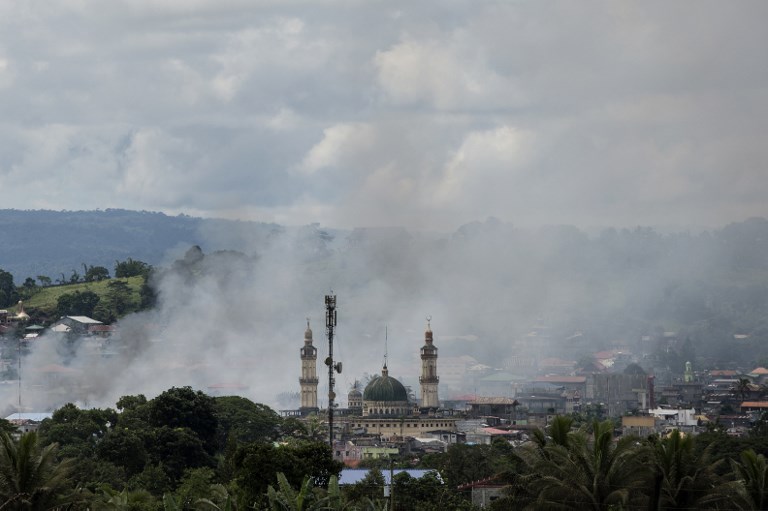 DESTRUCTION. Smoke rises after aerial bombings by Philippine Air Force planes on Islamist militant positions in Marawi, on June 6, 2017.
AFP PHOTO / NOEL CELIS 