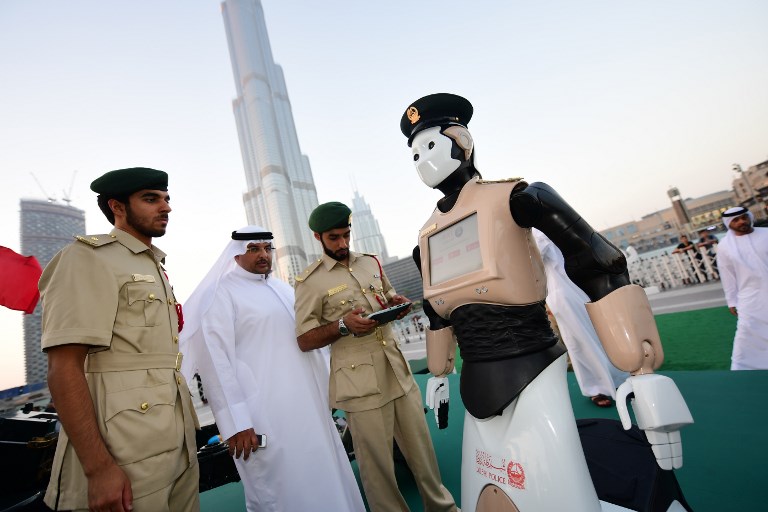 First Robotic Cop Joins Dubai Police first-robotic-cop-joins-dubai-police